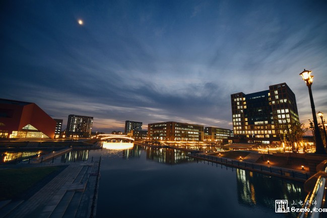 临港校区夜景